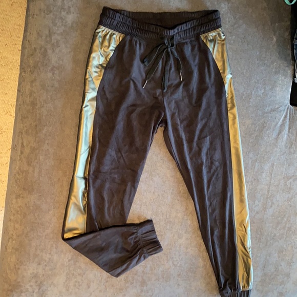 Super cute Chichi black and gold jogger - Picture 5 of 7